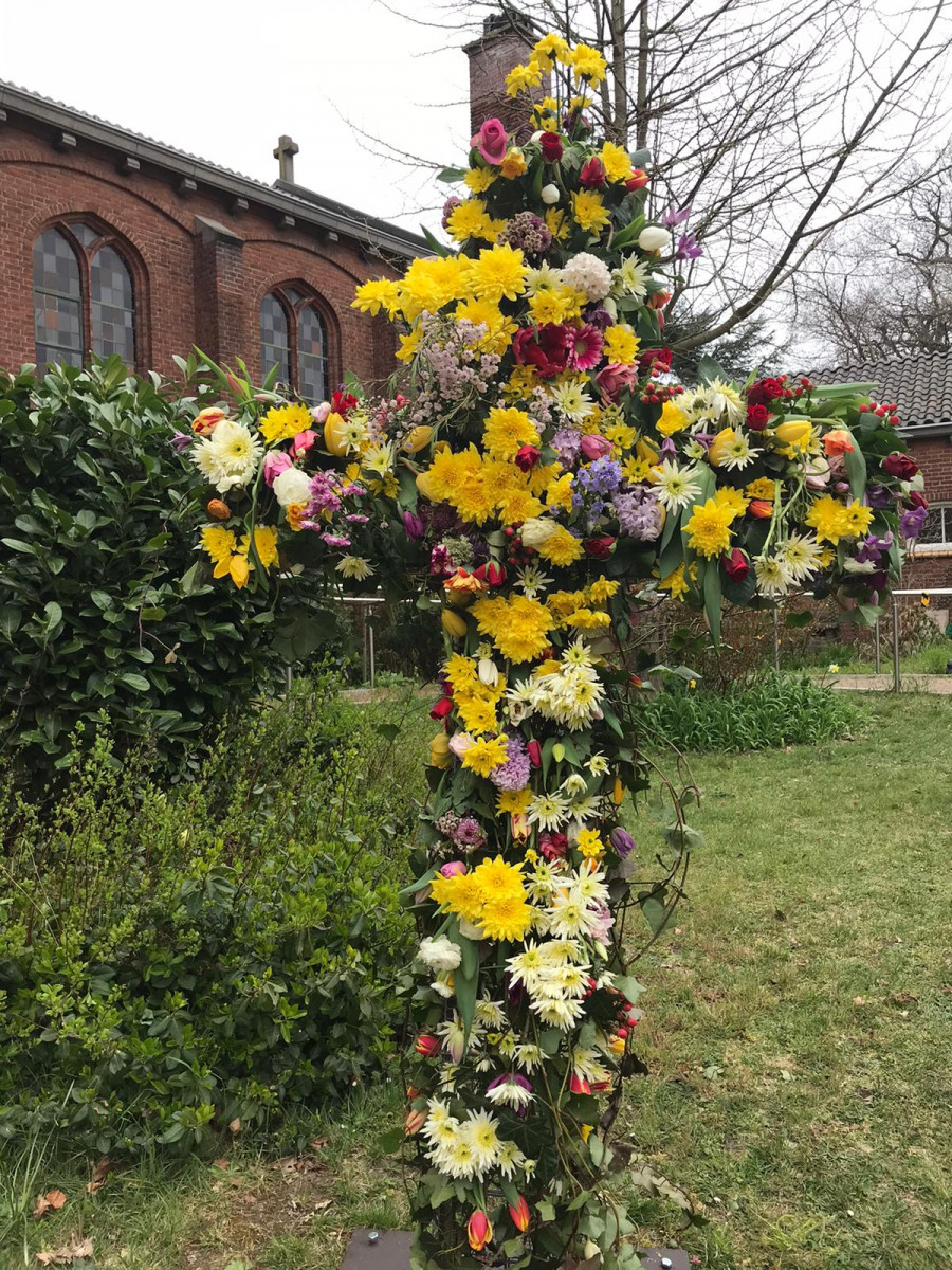 Flowers for the cross (SatSun) Anglican Church of St. John and St